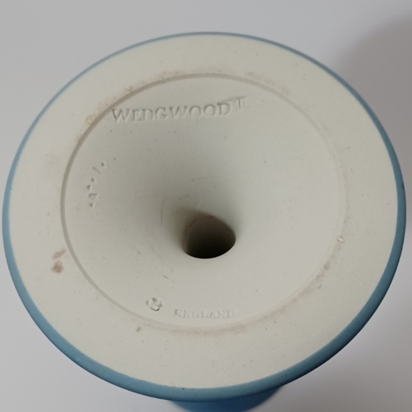 Small Lavender Blue Wedgwood Jasperware Dip Candlestick Holder Antique - Picture 8 of 8